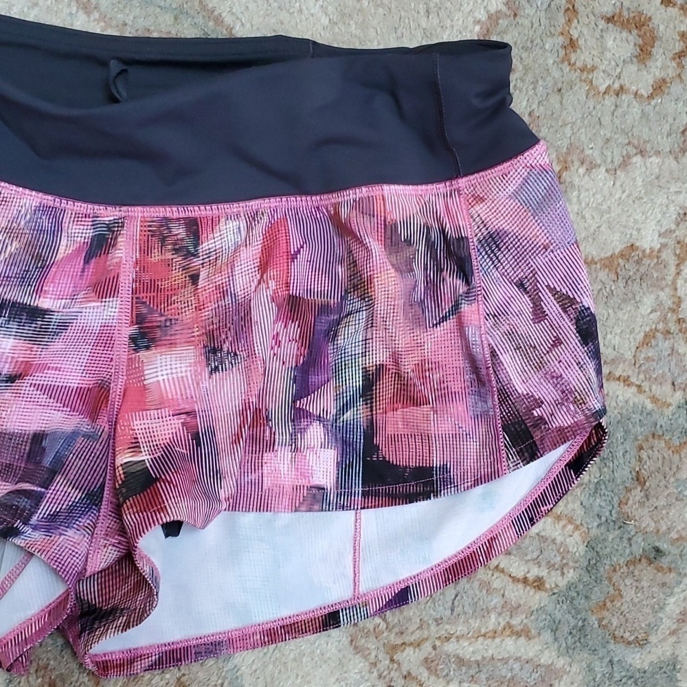 Lululemon speed up 2.5" shorts - Picture 2 of 8